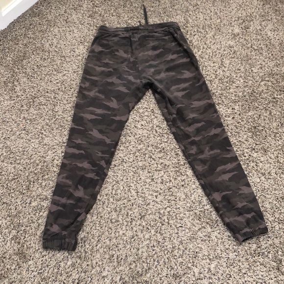 Athleta Forallon Jogger Size Medium Olive Green Camo Camouflage - Picture 4 of 10
